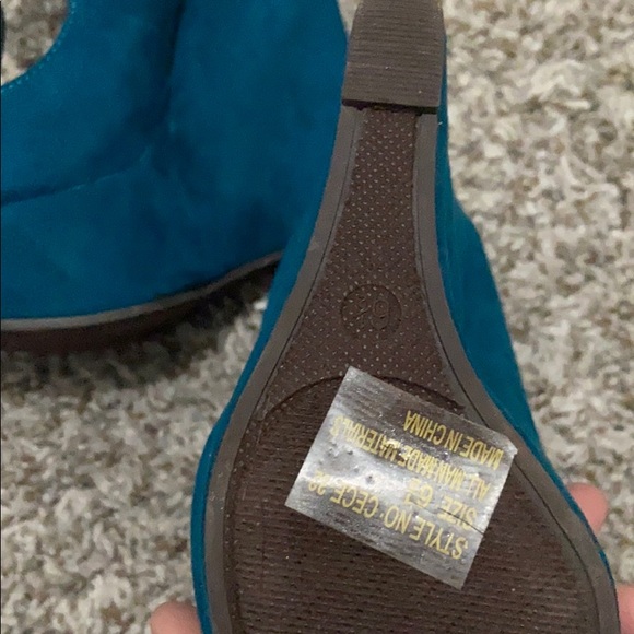 Blue cute wedges never worn size 6.5 - Picture 2 of 2